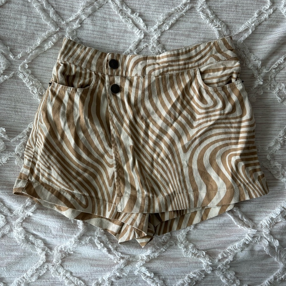 Stylish Tan Patterned Women's Shorts